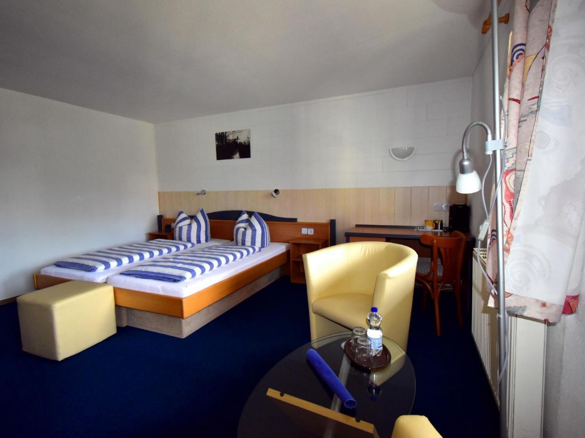 Kleines Zweibettzimmer